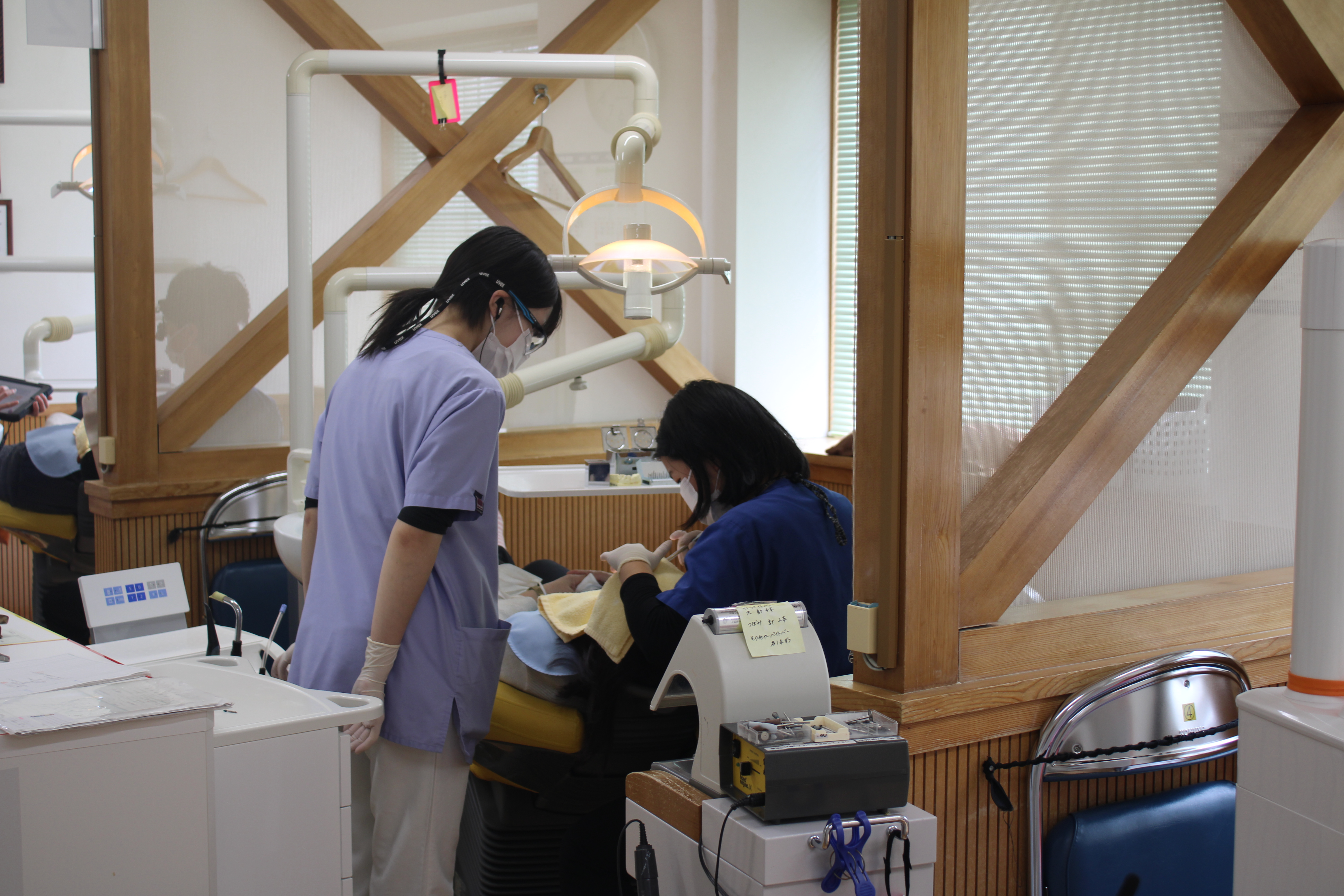 歯科医と助手.JPG