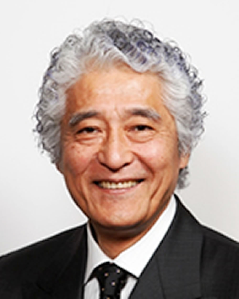 岩田健男　1976年　大阪歯科大学卒業（DDS）
<br />1980年　米国インディアナ大学歯学部大学院補綴科卒業
<br />　　　　　マスター・オブ・サイエンス（MSD）
<br />1984年　東京都小金井市開業
<br />　　　　　医療法人社団健歯会理事長
<br />1999年　デンタルヘルス・アソシエート代表（東京都市ヶ谷）
<br />　　　　　新潟大学歯学部歯学博士（DDSc）
<br />現在に至る