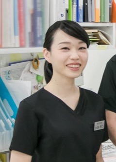 水越 理乃　新卒で入社し、4年目を迎える女性歯科医師