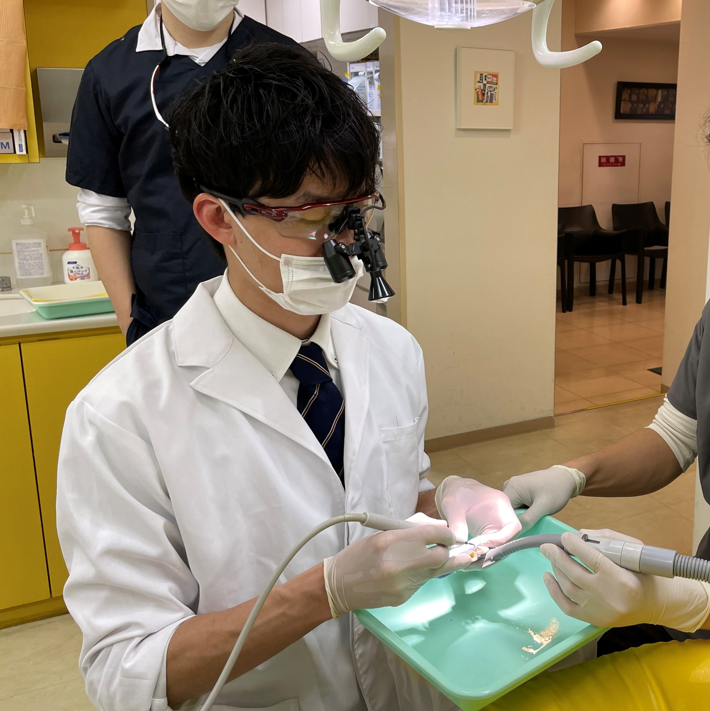 【院外講習会の受講】
院内選考に合格した研修医は
歯周病等の外部講習会を受講できます。